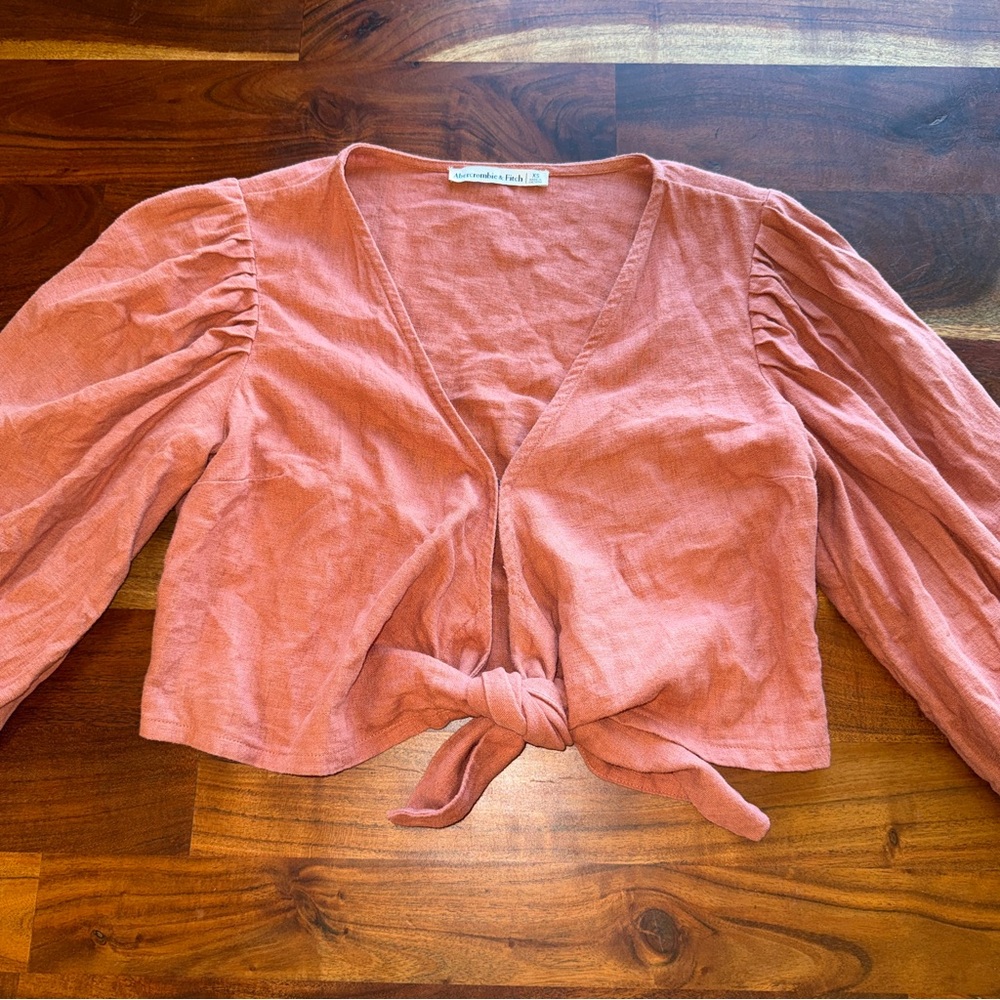 Abercrombie & Fitch Tie-Front V-Neck Cropped Top in Rust Color